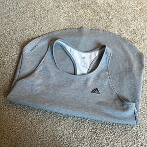 Adidas workout tank size small 
Excellent condition!